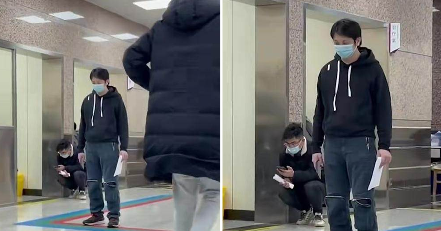 男子拿著診斷書，在醫院走廊愣住不動，網友：希望他只是腿麻了